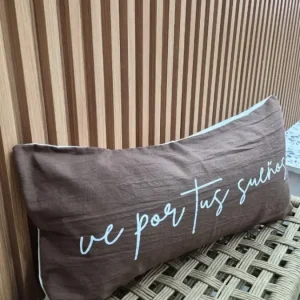 Almohadon 50×25 Chocolate estampado