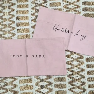 Funda 50×25 rosa estampada