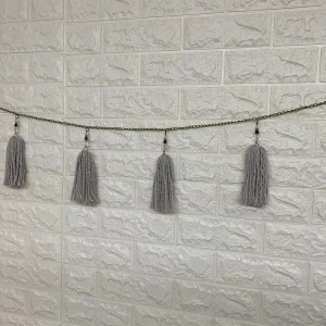 Guirnalda Con Borlas Grande Gris